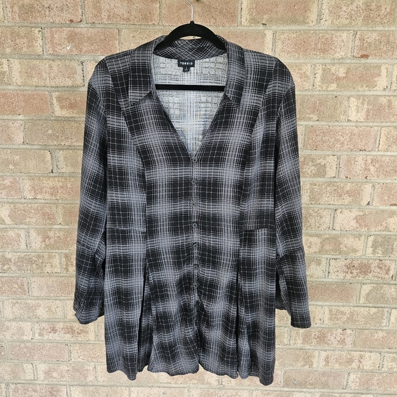 Torrid Fit And Flare Rayon Slub Button-Front Top Size 2 - Picture 2 of 6